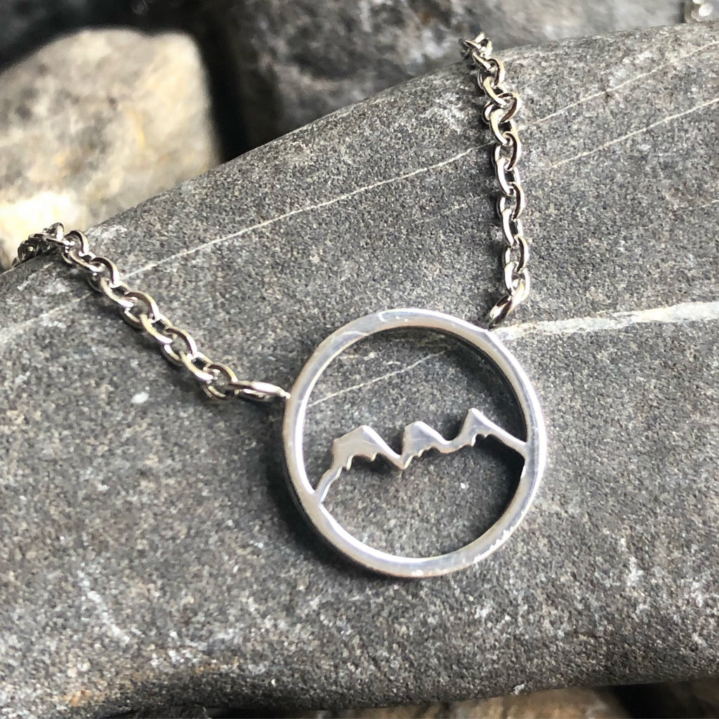 Round three sisters mountain stainless steel necklace