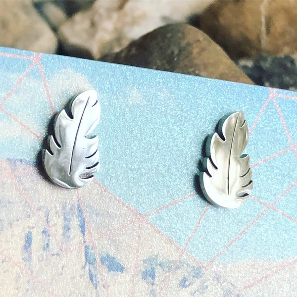 Stainless steel feather stud earrings