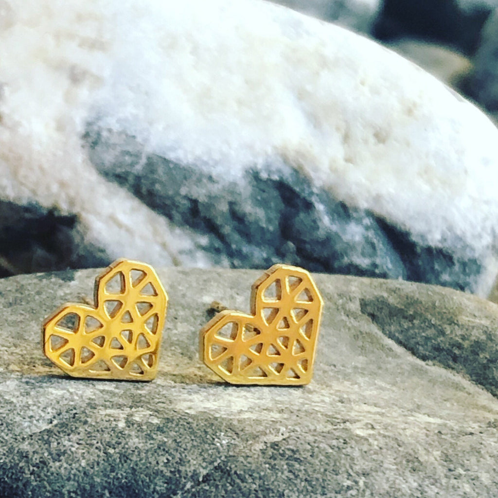 Stainless steel geometric heart stud earrings