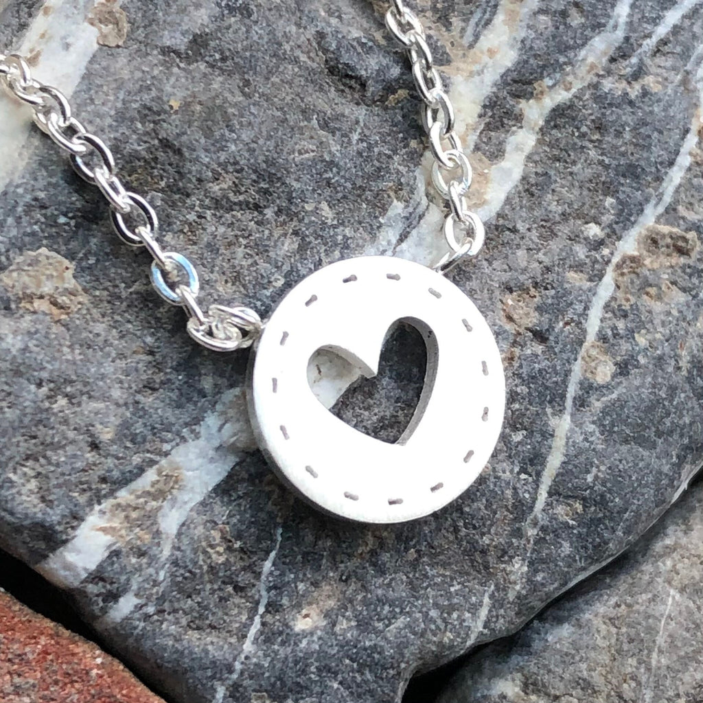 Stainless steel open heart round necklace